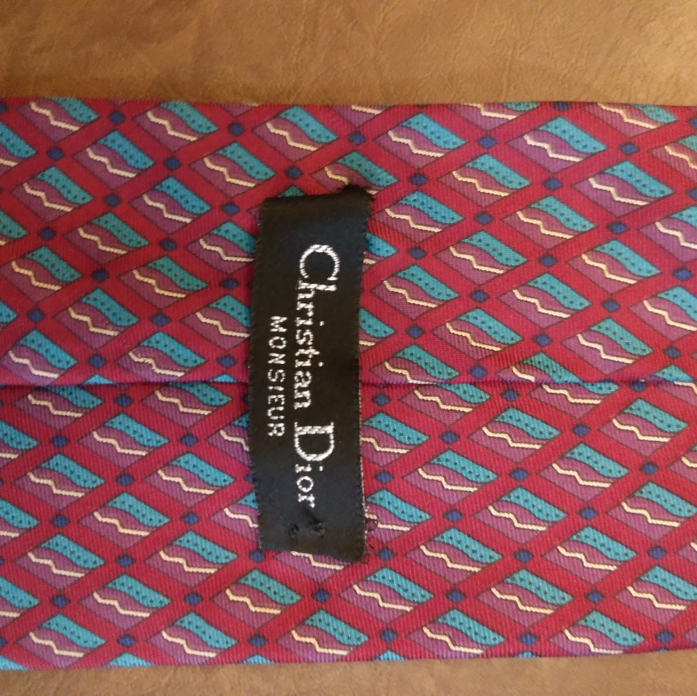 Neck tie